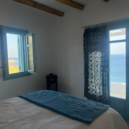 別荘 A Bedroom By The Sea *